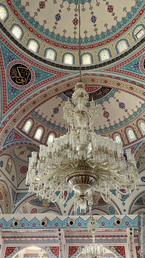Люстра в Мечети Merkez Külliye Camii в Манавгате