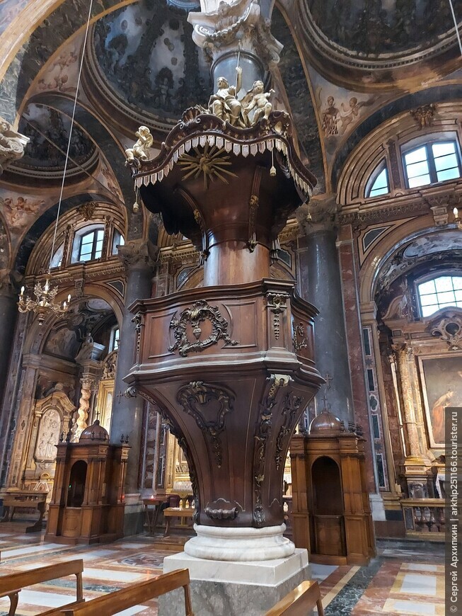 Шедевр сицилийского барокко — собор Сан-Джузеппе-деи-Театини в центре Палермо на Сицилии