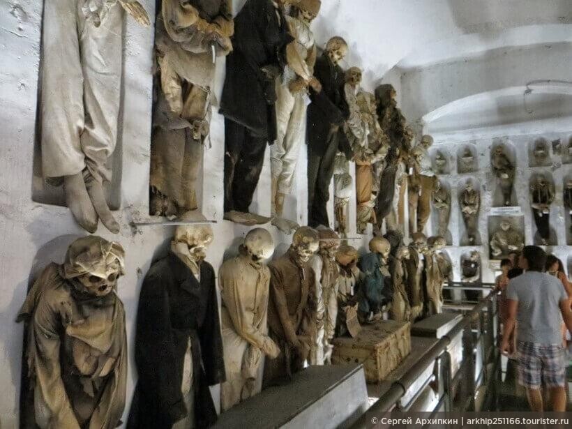 Катакомбы Капуцинов  — там покоятся 8 тысяч мумифицированных жителей Палермо 16-19 веков