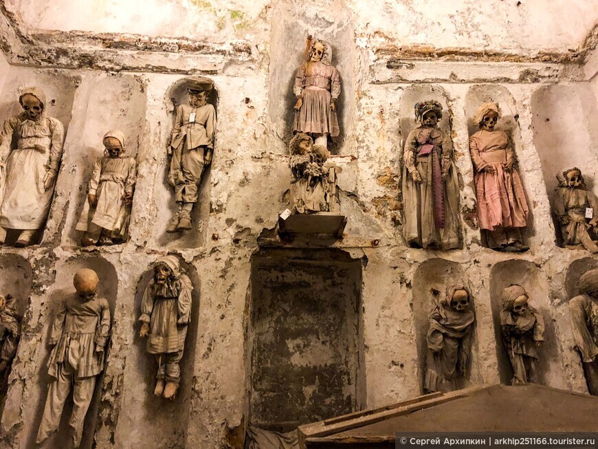 Катакомбы Капуцинов  — там покоятся 8 тысяч мумифицированных жителей Палермо 16-19 веков