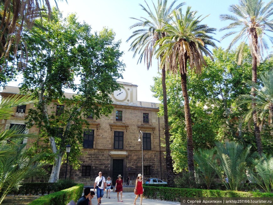 Вилла Бонанно — красивый парк перед дворцом Норманнов в Палермо на Сицилии