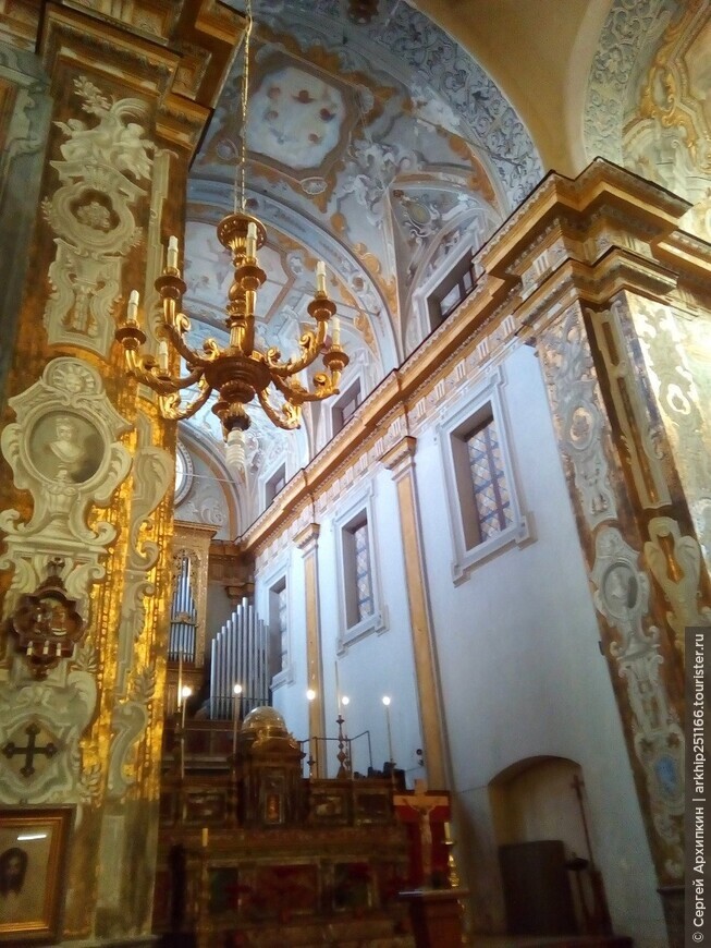 Барочный собор в центре Палермо — церковь Святой Анны Милосердной