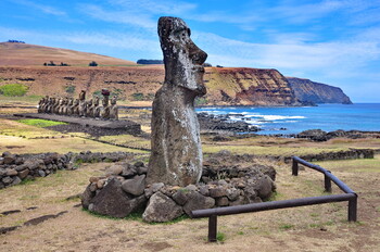 Каменные статуи на острове Пасхи сильно пострадали от пожара