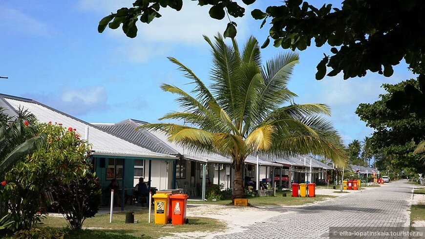 Деревня нa Home Island-e сегодня. По традиции все дома (а их более сотни) одинаковы. Но теперь они уже циклоноустойчивые. 