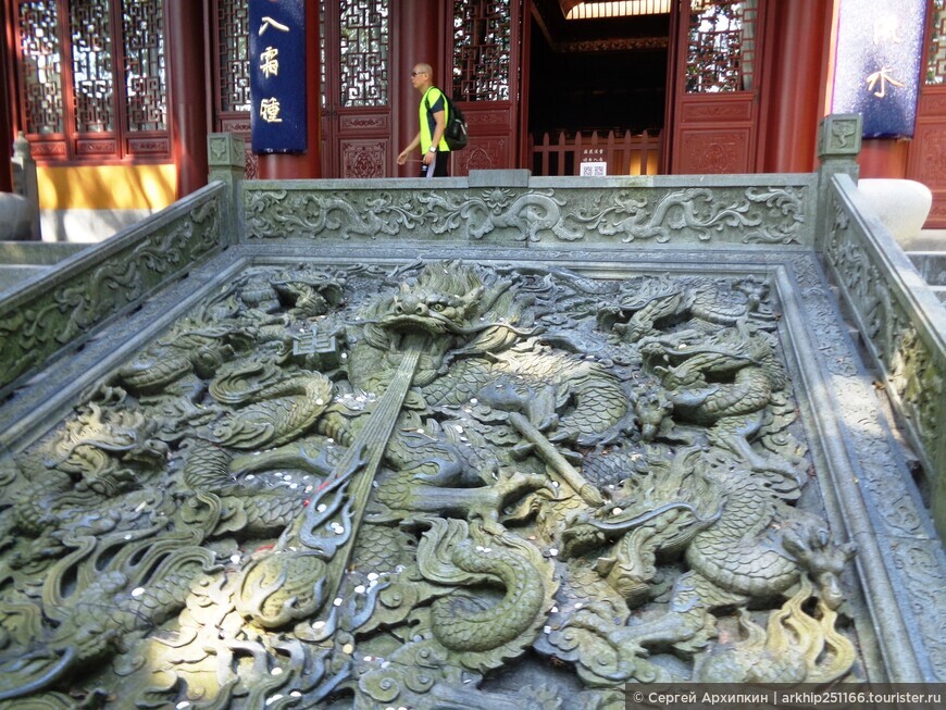 Средневековый буддистский комплекс храмов Линъин в Ханчжоу (Китай)