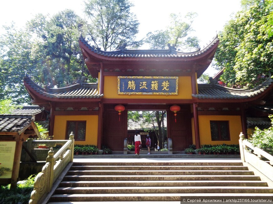 Средневековый буддистский комплекс храмов Линъин в Ханчжоу (Китай)