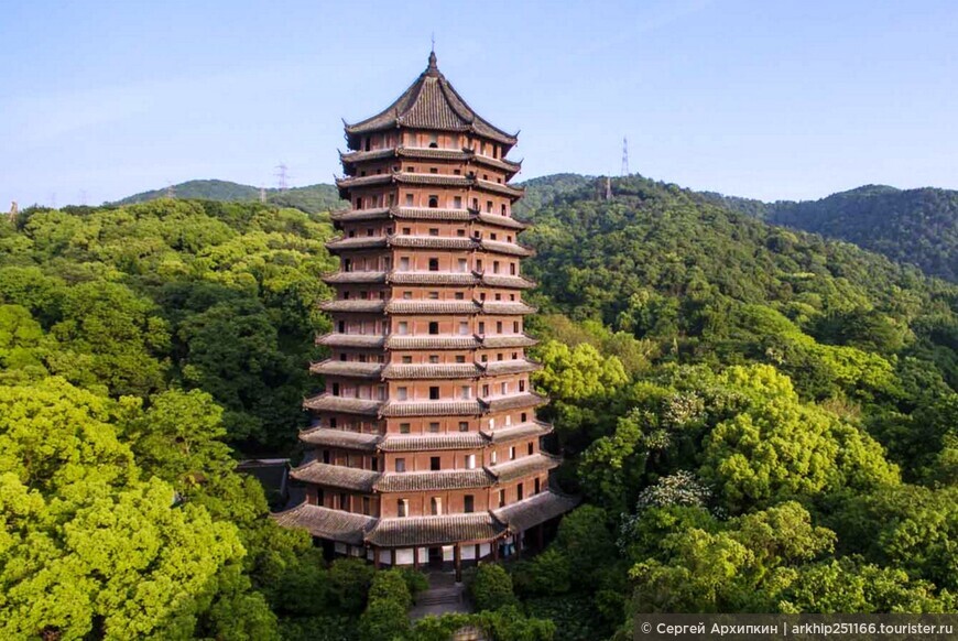 Великолепная средневековая пагода Шести Гармоний (10 века) — в Ханчжоу в Китае