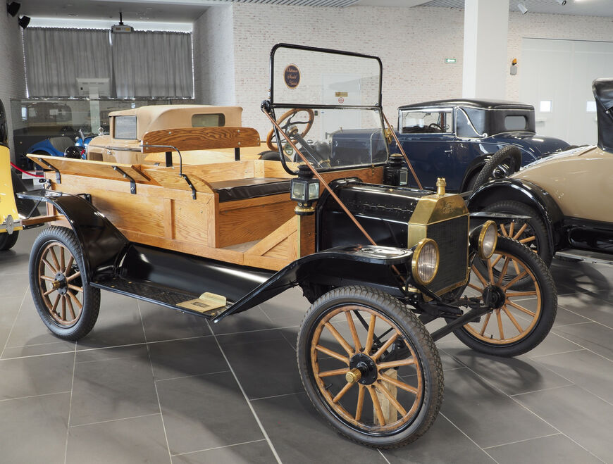 Коллекция автомобилей конца XIX-начала XX века