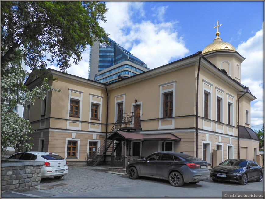 В часовне действует Духовно-просветительский центр, где бесплатно работают психологи (как для детей, так и для взрослых) и открыт ряд кружков (театральные и художественная студии, хор, рукодельный кружок, ансамбль игры на гитаре).