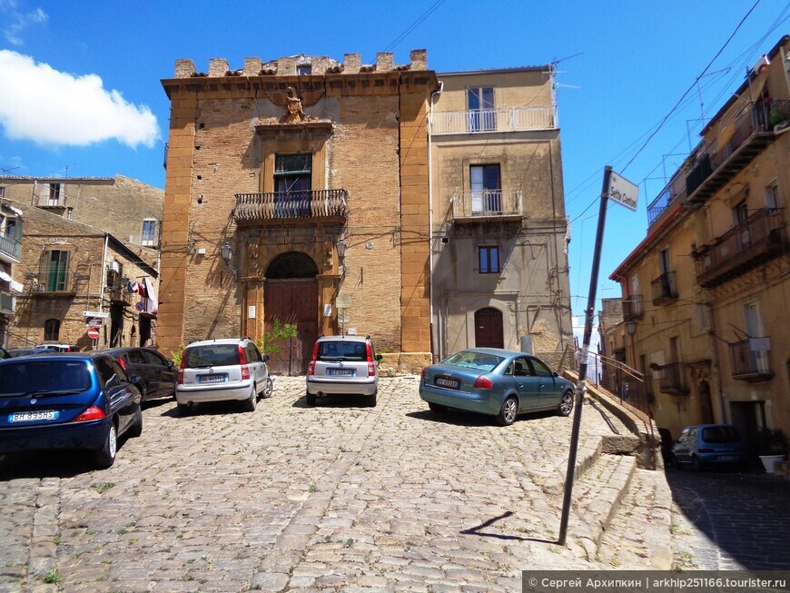 Чентро Сторико — исторический квартал в горном городке Пьяцца Армерина на Сицилии