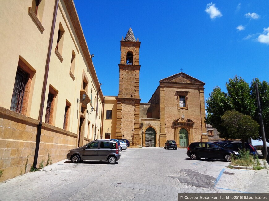 Чентро Сторико — исторический квартал в горном городке Пьяцца Армерина на Сицилии