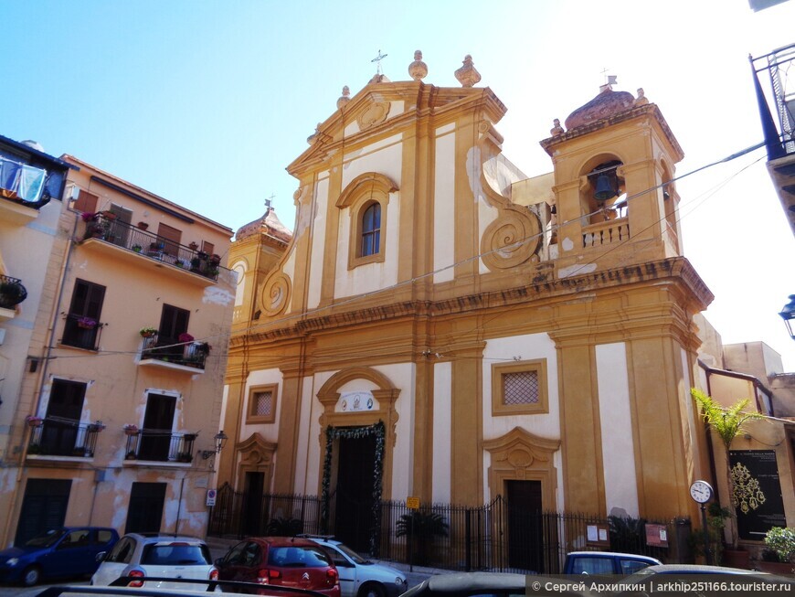 Главный собор Кастелламмаре-дель-Гольфо — церковь Мадонны 16 века