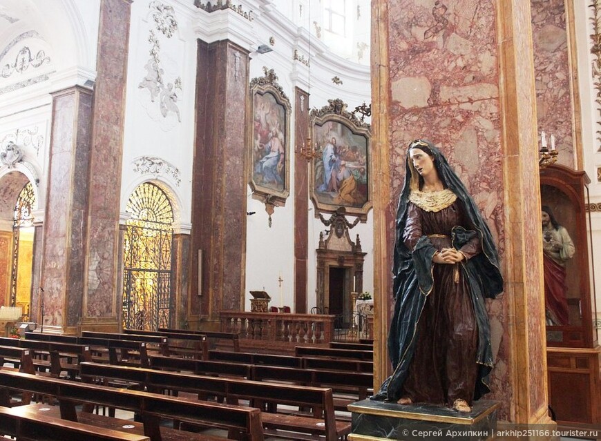 Главный собор Кастелламмаре-дель-Гольфо — церковь Мадонны 16 века