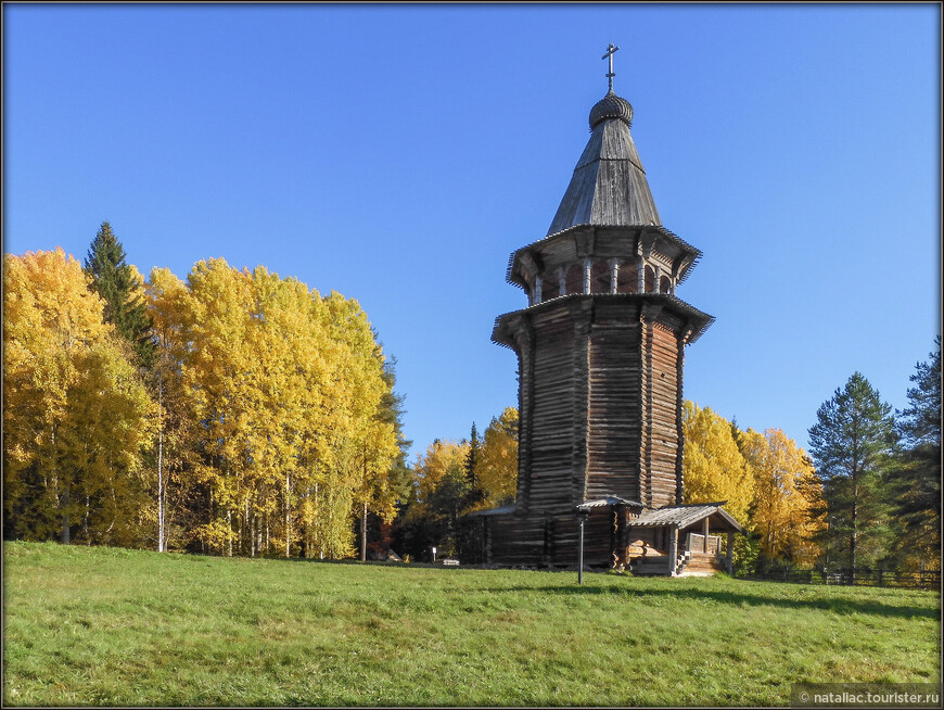 Каргопольско-Онежский сектор музея, Колокольня Никольского прихода, Построена в конце 16 века, перевезена в музей в 1963 году из деревни Кулига-Дракованово Красноборского района Архангельской области (Двинская земля, Великоустюжский уезд).
