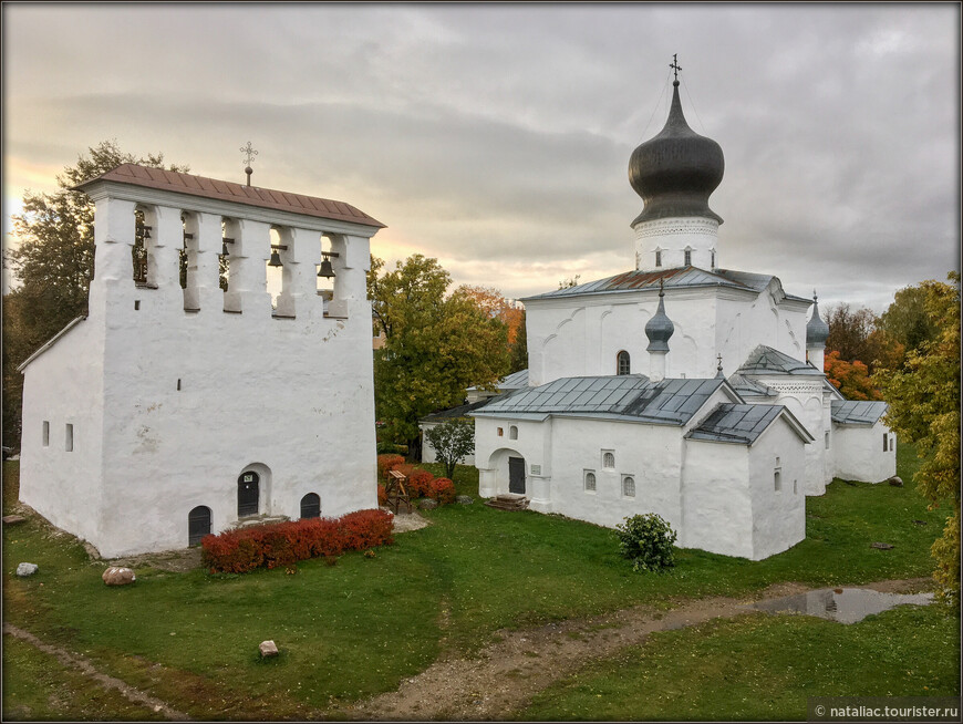 Псков. Церковь Успения Пресвятой Богородицы с Пароменья (Пароменская, то есть у парома).  1444 год — первое упоминание храма в летописи.
1521 год — перестроен в нынешнем виде.