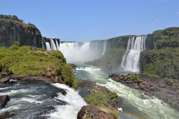 Турист в Бразилии сорвался в водопады Игуасу во время селфи 