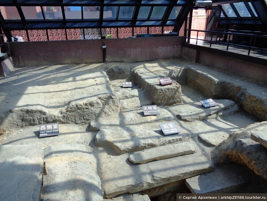 Мавзолей царя Наньюэ — гробница  эпохи Западной Хань 2 века до нашей эры в Гуанчжоу — столице Южного Китая