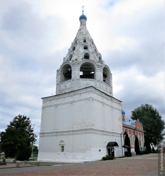 Сейчас на колокольне находится самый большой колокол Подмосковья (6,4 т.)-Пимен,названный в честь патриарха Московского и всея Руси (1971-90).