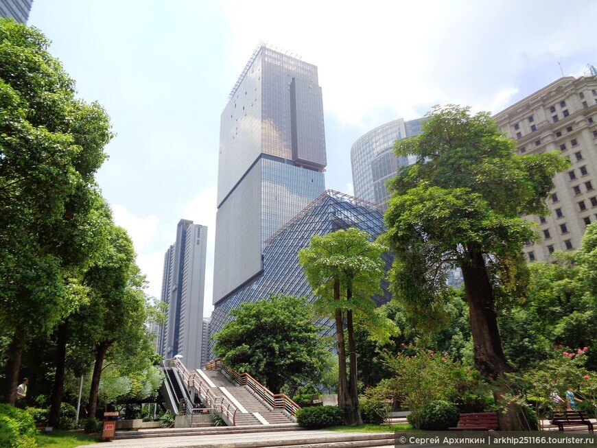 Ультра современная Центральная площадь Хуа Чэнь в столице Южного Китая — Гуанчжоу