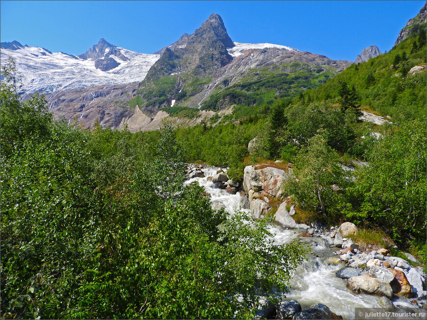 Алибек: ледник и водопад
