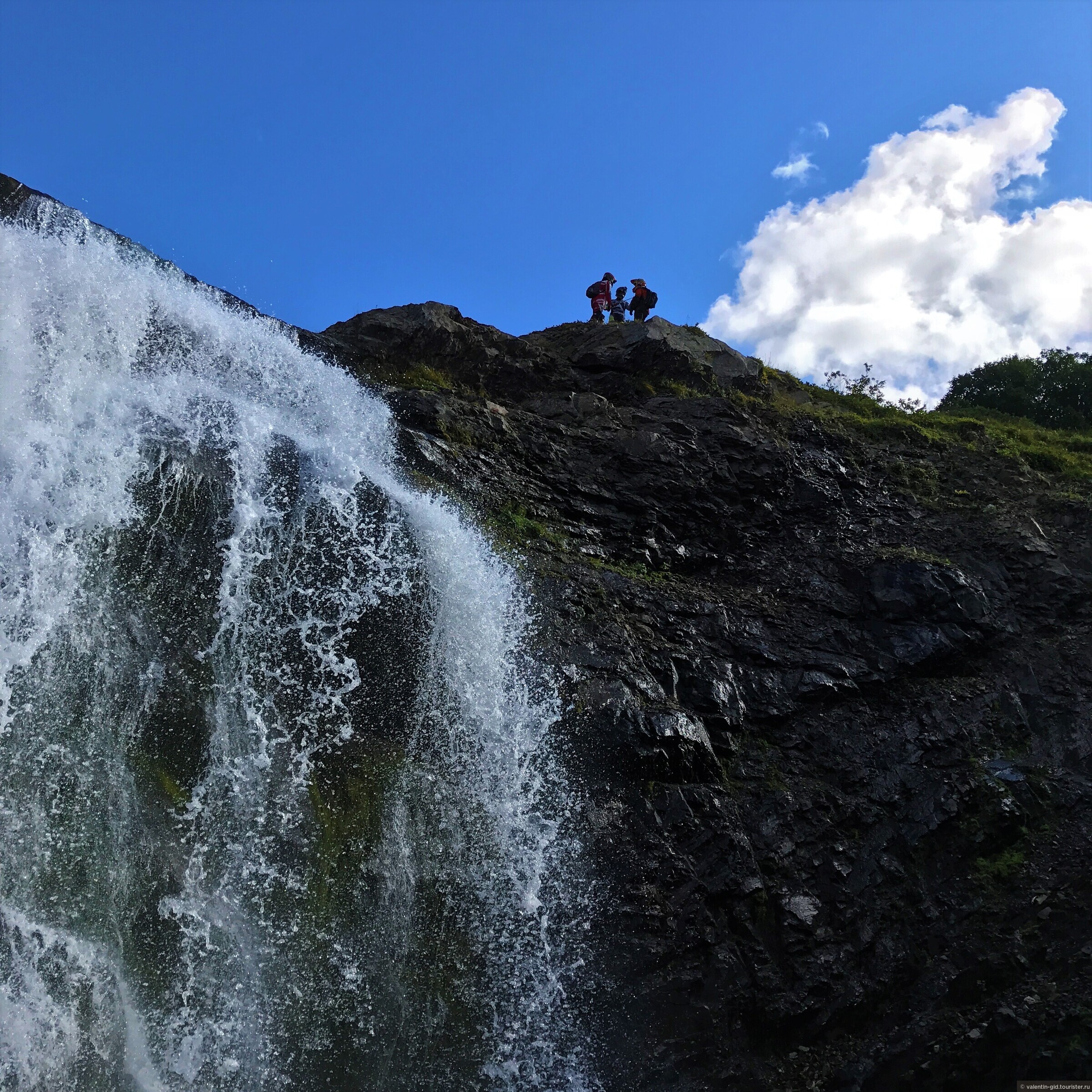 Альпийский водопад. Тахколоч водопад. Альпийские водопады. Водопады Камчатки. Водопад опасный Камчатка.