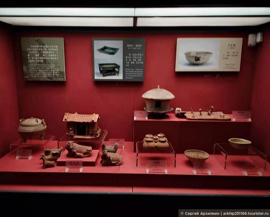 Современный музей провинции Гуандун с древними артефактами в столице Южного Китая в Гуанчжоу