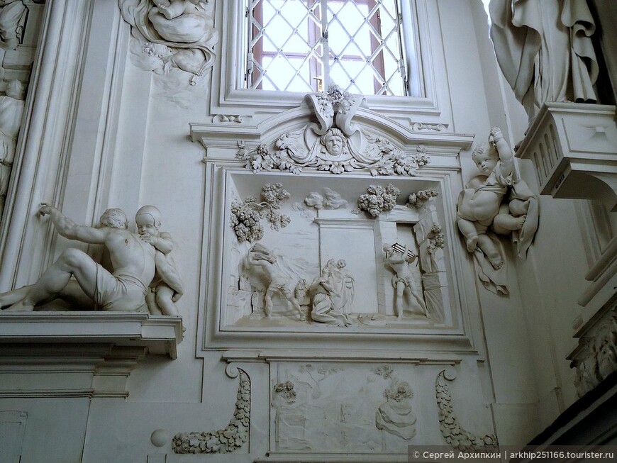 По выдающимся средневековым соборам Палермо - в том числе, включенным в объекты Всемирного наследия