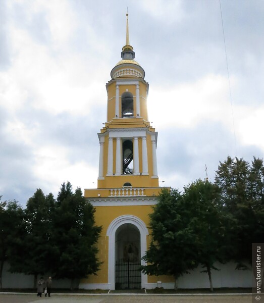 55-метровая колокольня немного уступает по высоте самой высокой в Коломне колокольне церкви Иоанна Богослова (67 м.)
