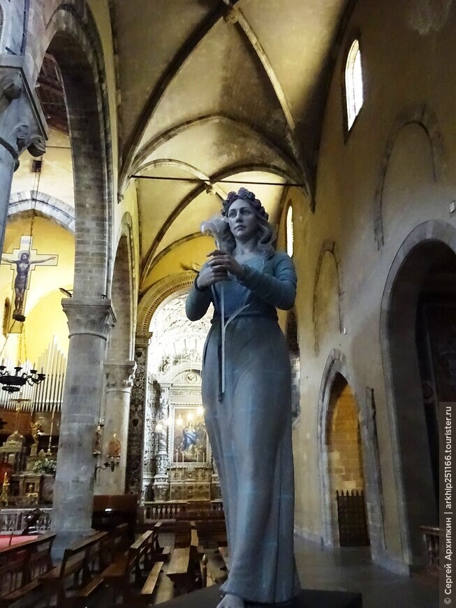 Готический собор Сан-Франческо Ассизского 13 века — в центре Палермо