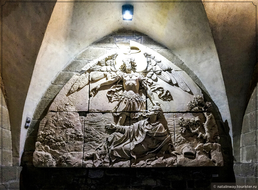 Явление Архангела Михаила Епископу Оберу. Барельеф в аббатстве Мон-Сен-Мишель