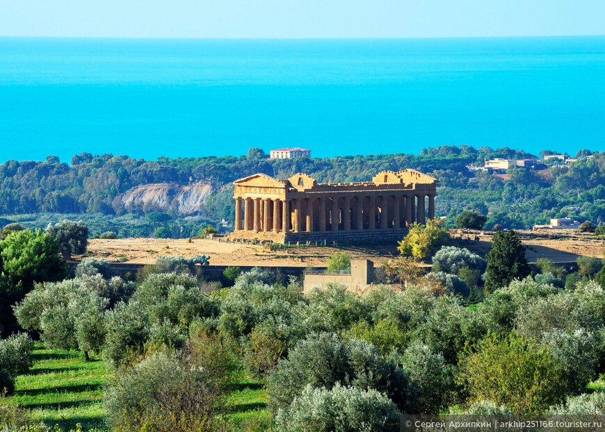 Древнегреческий храм Конкордии (Согласия) — главная жемчужина в знаменитой Долине храмов на юге Сицилии и объект ЮНЕСКО