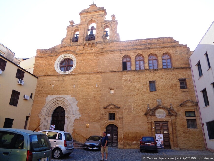 Средневековый монастырь Святого Духа (13 века) в Агридженто на юге Сицилии