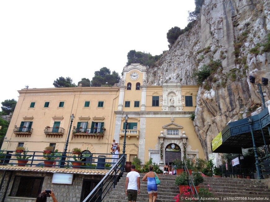 Святилище Святой Розалии в гроте на горе Монте-Пеллегрино в Палермо на Сицилии