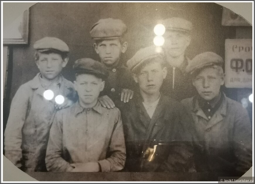 Мальчики Кондрашовы. Фото 1940 — 1941 года. Дети были расстреляны 25 октября 1941 года.
