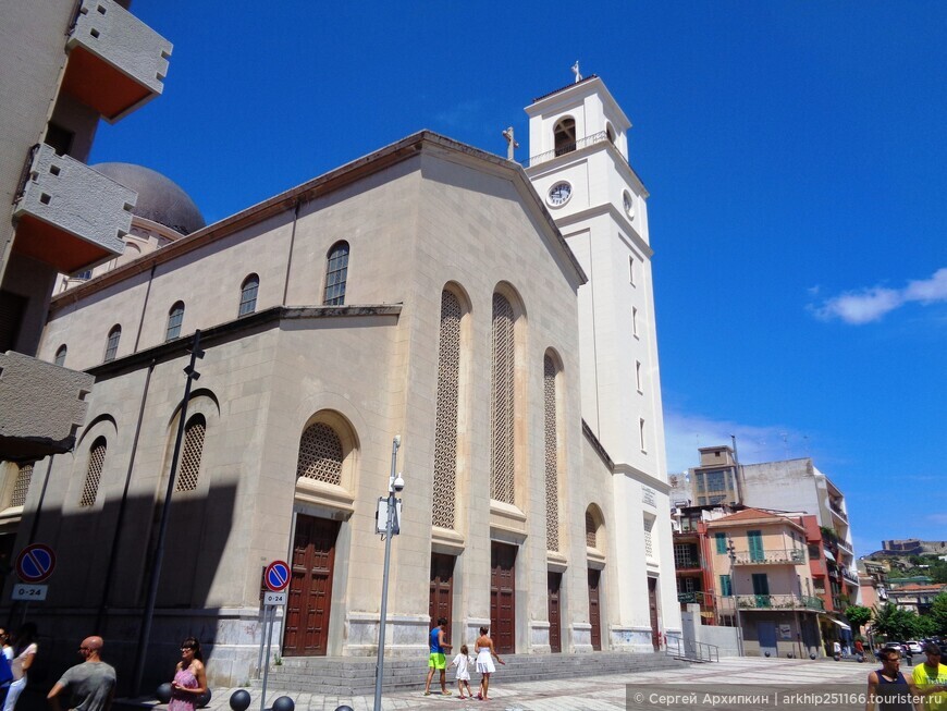 Новый Кафедральный собор Сан Стефано в Милаццо на севере Сицилии