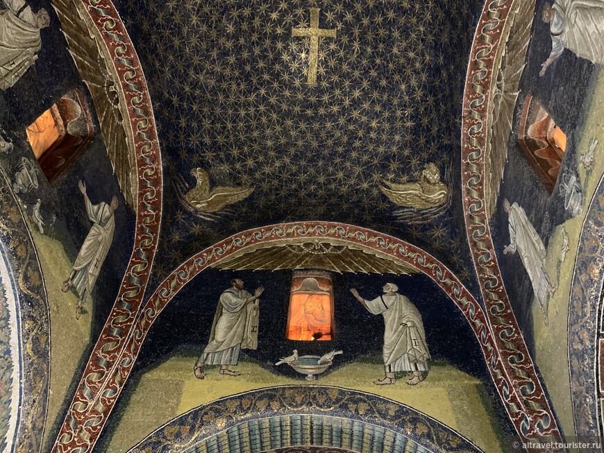 Мозаичный фрагмент из мавзолея Галлы Плачиды в Равенне.