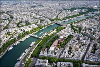 В центре Парижа появятся места для купания в Сене