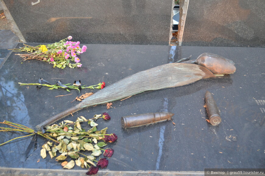 Памятник «Чёрный тюльпан»