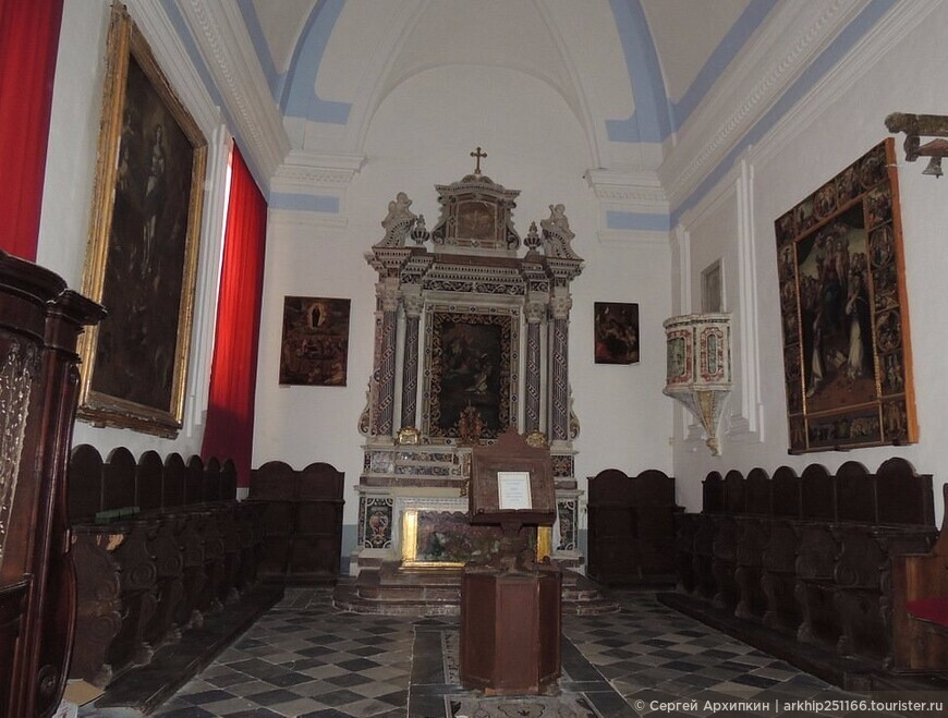 Средневековый Кафедральный собор Святого Варфоломея на острове Липари к северу от Сицилии
