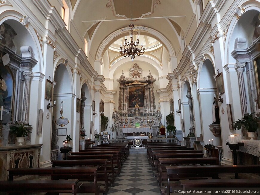 Церковь Сан Джузеппе на острове Липари — к северу от Сицилии