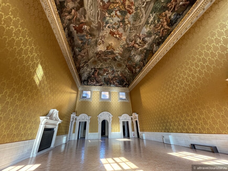 Потолочные фрески во дворце Барберини в Риме. Художник - Пиетро да Кортона. 17-й век.