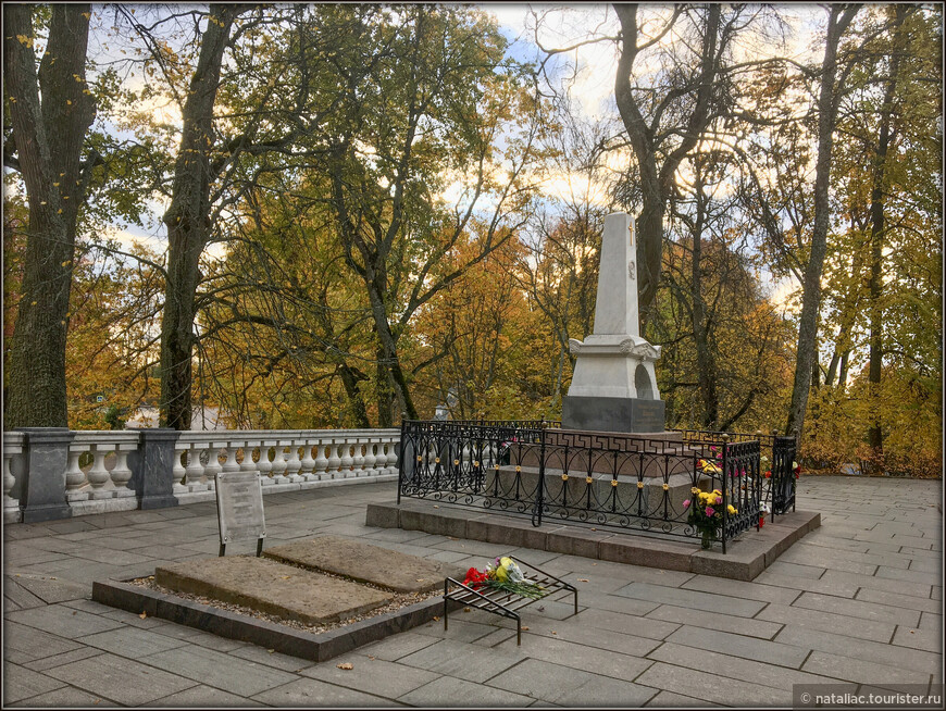 Святогорский Свято-Успенский монастырь, место, где похоронен Пушкин