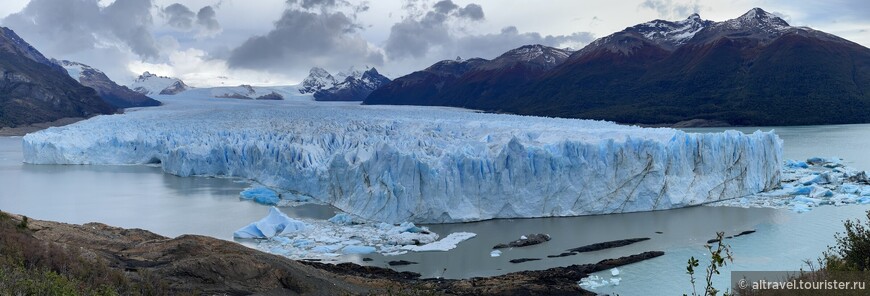 Панорамный вид на левую сторону ледника.