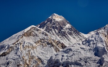 Китайский альпинист погиб у южной вершины Эвереста
