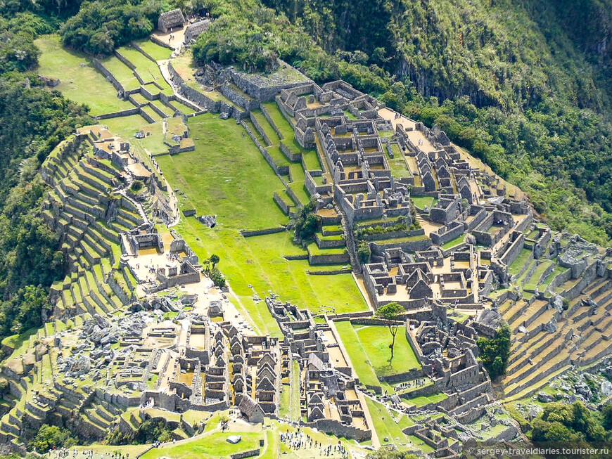 Вид на древний город с горы Мачу Пикчу