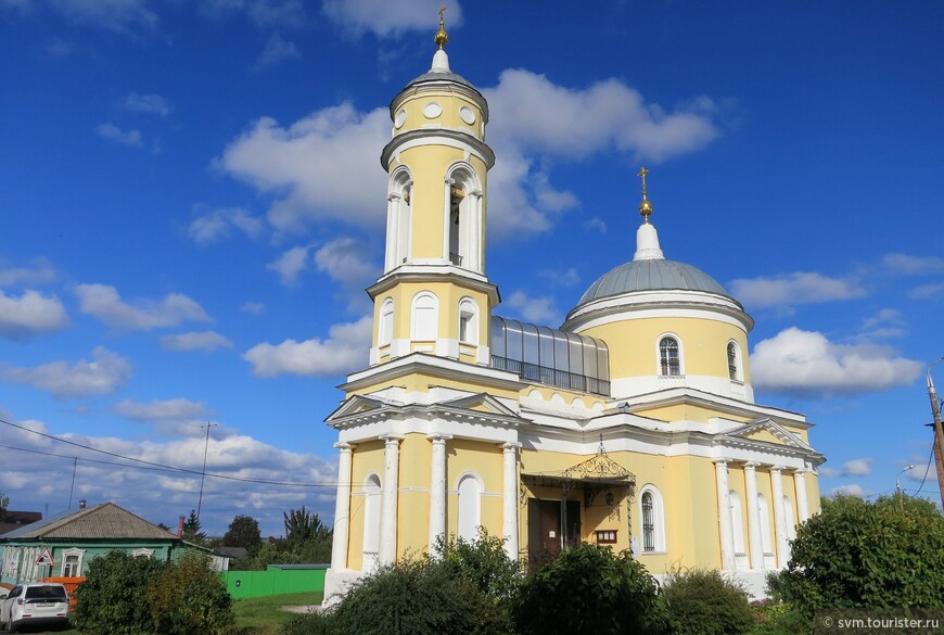 Крестовоздвиженская церковь была построена в 1760-1764 годах на средства купца И.Т.Мещанинова.
