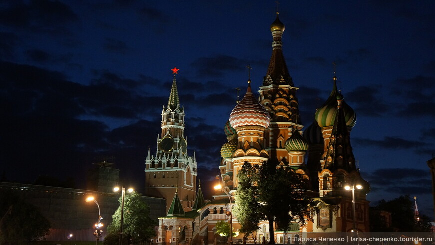 Четвертое место из «Семи чудес России» занимает Собор Василия Блаженного в Москве, о котором быстро не расскажешь