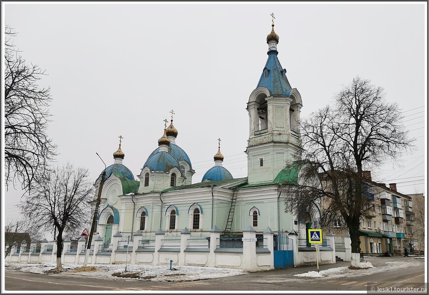 Церковь Вознесения Господня была основана не позже начала XVIII века. Согласно записям, Вознесенская церковь являлась приходской для семьи Шелиховых. Нынешний храм Вознесения Господня был построен «тщанием купцов: Ивана Стефановича Деменкова, Никифора Гавриловича Каменева на проценты со вклада коммерции советника Григория Ивановича Шелихова и на пожертвования храмостроителей и других благотворителей» в 1866 г. русским архитектором немецкого происхождения Эдуардом Карловичем Левенштерном.