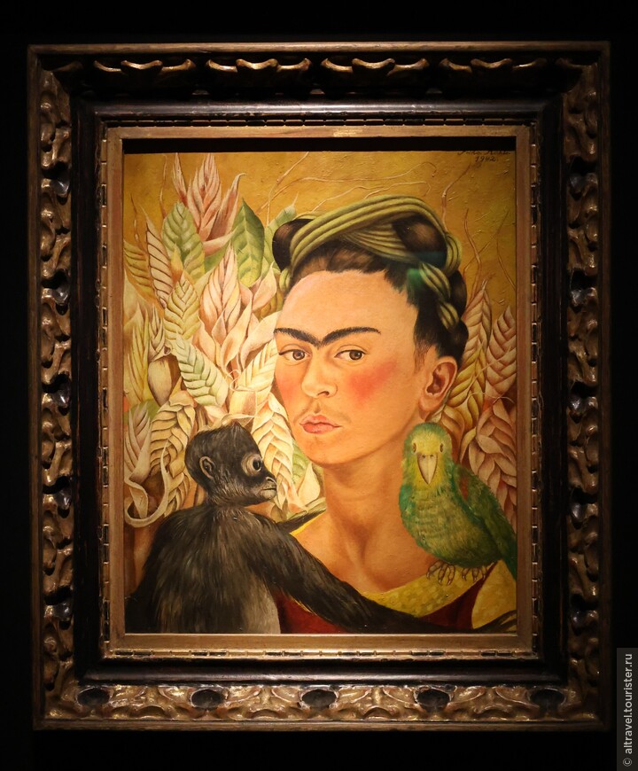 Фрида Кало. Автопортрет с обезьяной и попугаем. 1942 г.