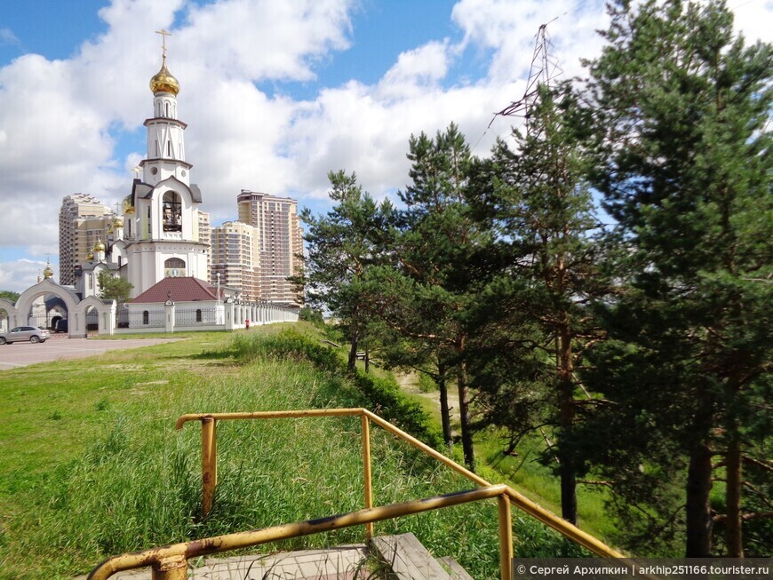 Красивый собор Преображения Господня в сибирском Сургуте